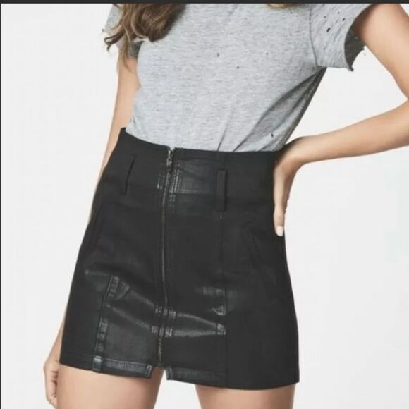 Black coated "Anne" Carmar mini skirt size 26, new with tags! - Picture 1 of 9